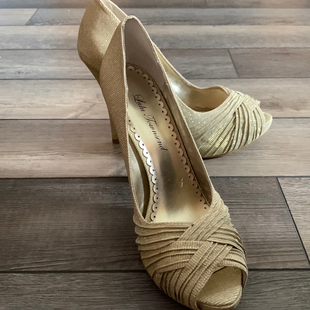 Gold 4.5” stiletto peep toe